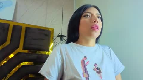 Snapshot of ey_im_simone_ chatting on July 20, 2026, 7:27 pm online show from July 20, 2026, 7:27 pm