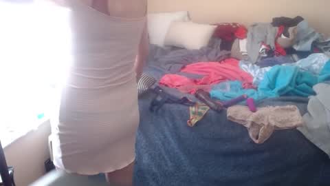 eyeswall0w online show from September 24, 2025, 1:47 pm