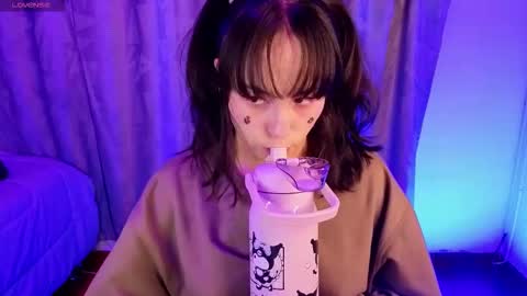 eymmy_24 online show from January 7, 2026, 3:53 am