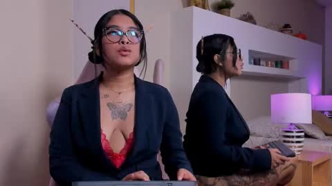 Eymy  online show from November 26, 2025, 7:48 pm