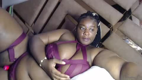 eyshaexotii online show from September 10, 2025, 2:28 pm