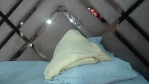 eyshaexotii online show from April 21, 2026, 12:45 am