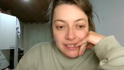 Snapshot of ezlngirl chatting on December 9, 2024, 1:51 am Aimee online show from December 9, 2024, 1:51 am