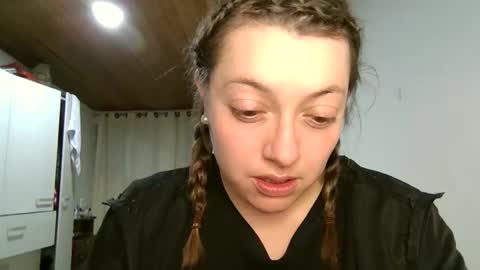 Snapshot of ezlngirl chatting on December 13, 2024, 1:37 am Aimee online show from December 13, 2024, 1:37 am