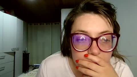 Snapshot of ezlngirl chatting on December 21, 2024, 5:25 am Aimee online show from December 21, 2024, 5:25 am