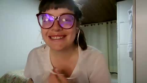 Snapshot of ezlngirl chatting on January 18, 2025, 4:04 am Aimee online show from January 18, 2025, 4:04 am