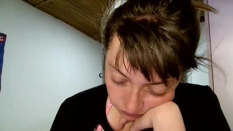 Snapshot of ezlngirl chatting on January 19, 2025, 4:12 am Aimee online show from January 19, 2025, 4:12 am