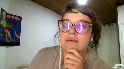 Snapshot of ezlngirl chatting on February 18, 2025, 1:54 am Aimee online show from February 18, 2025, 1:54 am