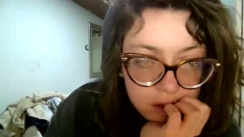 Snapshot of ezlngirl chatting on February 21, 2025, 4:07 am Aimee online show from February 21, 2025, 4:07 am