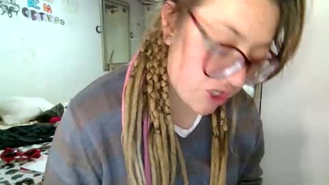 Snapshot of ezlngirl chatting on November 3, 2025, 4:58 am Aimee online show from November 3, 2025, 4:58 am