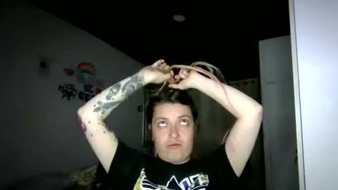 Snapshot of ezlngirl chatting on January 16, 2026, 2:15 am Aimee online show from January 16, 2026, 2:15 am