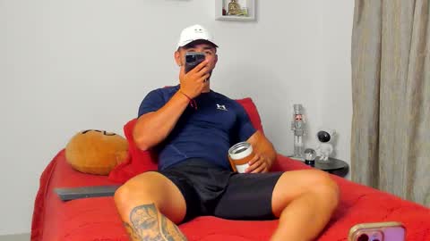 Ezzio Scolaro online show from January 14, 2026, 2:17 am