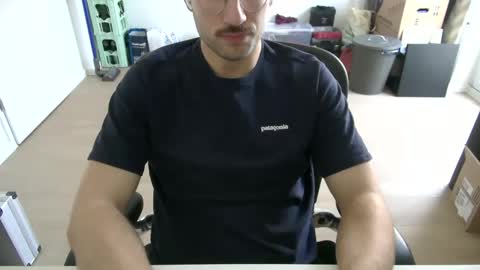 Call me bitch online show from November 21, 2025, 9:52 am