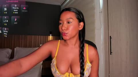 Thianna online show from April 13, 2026, 4:34 pm