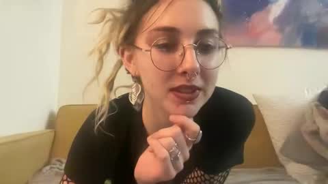 Fae online show from October 4, 2025, 12:41 am