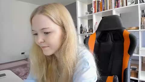 fairy_casey online show from September 13, 2025, 1:11 pm