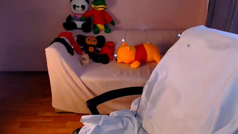 Elli  online show from March 5, 2025, 2:23 pm