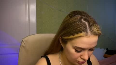 Ilona online show from April 4, 2026, 8:01 am