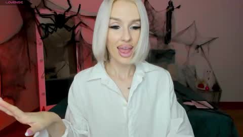 Lana online show from October 26, 2025, 11:20 pm