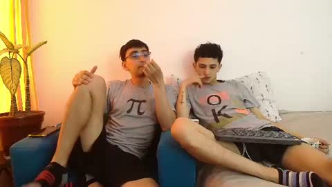 Snapshot of fallgays chatting on July 8, 2026, 4:11 pm FallGays online show from July 8, 2026, 4:11 pm