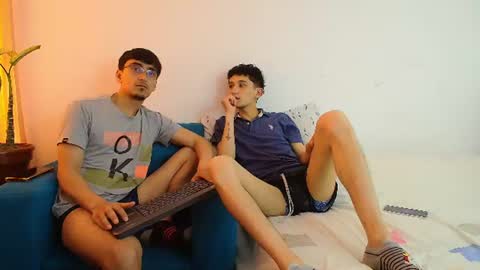 Snapshot of fallgays chatting on July 10, 2026, 5:26 pm FallGays online show from July 10, 2026, 5:26 pm