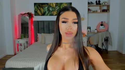 Jennifer online show from October 12, 2025, 7:13 pm