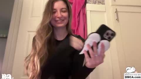 Snapshot of fantasyella chatting on January 9, 2026, 1:19 am Ella online show from January 9, 2026, 1:19 am