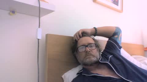 fantasying01 online show from September 17, 2025, 5:53 am