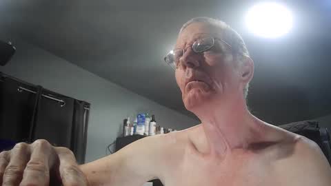 fantasyresort online show from April 21, 2026, 3:02 am