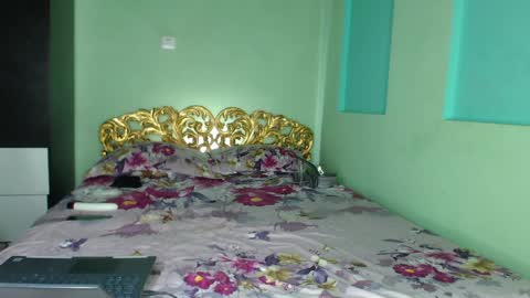 farfalina online show from April 8, 2026, 2:11 am