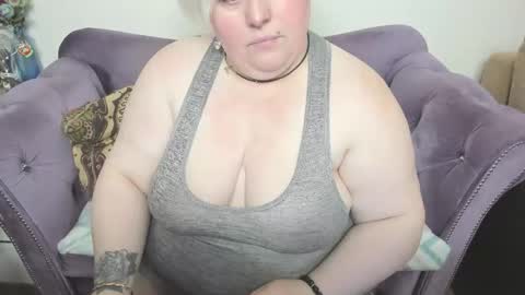 fashiona online show from December 15, 2025, 9:52 pm