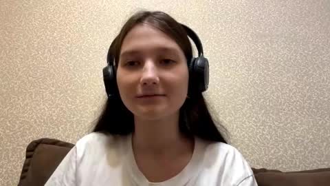Aurora 18yo online show from October 19, 2025, 9:21 am