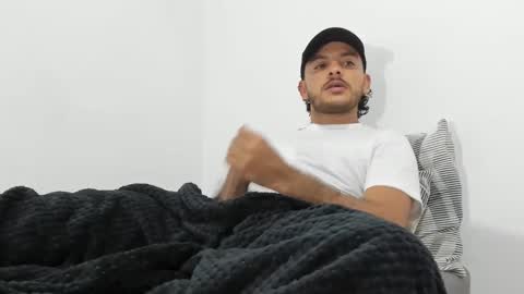 favid95 online show from December 15, 2024, 4:40 am