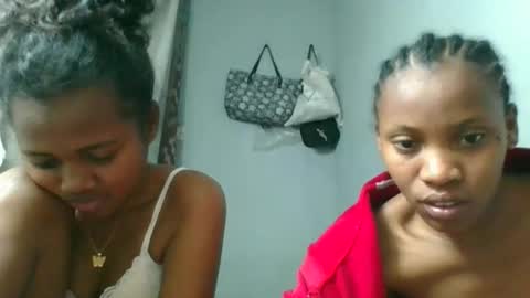 fayence09 online show from September 13, 2025, 5:46 pm