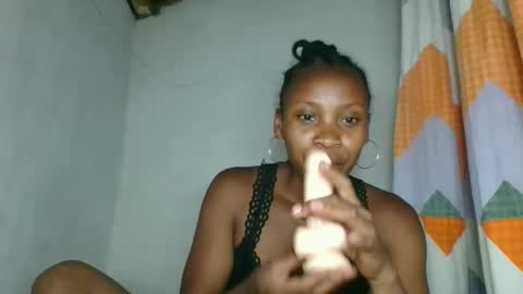 fayence09 online show from November 5, 2025, 12:05 pm