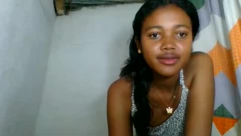 fayence09 online show from November 13, 2025, 1:21 pm