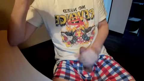 Snapshot of fckmikh chatting on December 17, 2025, 11:27 am Michael online show from December 17, 2025, 11:27 am