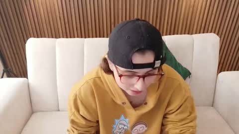 Feelena online show from January 19, 2026, 4:33 pm