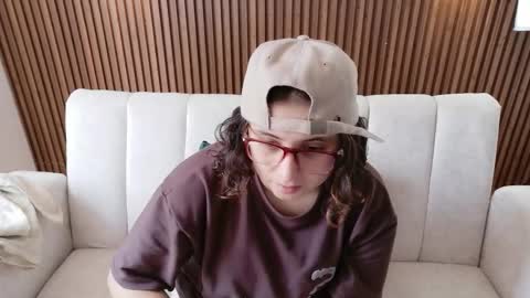 Feelena online show from February 27, 2026, 4:51 pm