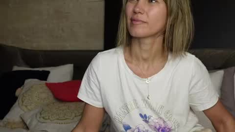 FeliciaKrige online show from April 18, 2026, 9:15 pm