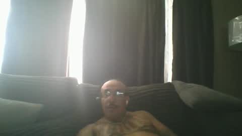 felixrlarios25 online show from April 30, 2026, 9:08 pm