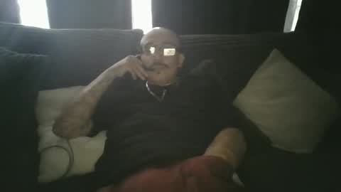 felixrlarios25 online show from May 4, 2026, 6:15 pm