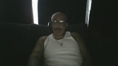 felixrlarios25 online show from May 13, 2026, 3:20 pm