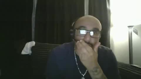 felixrlarios25 online show from May 28, 2026, 3:37 am