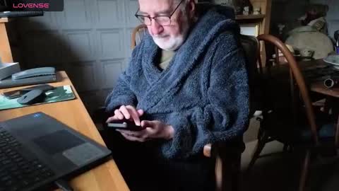 Adam online show from October 16, 2025, 7:20 am