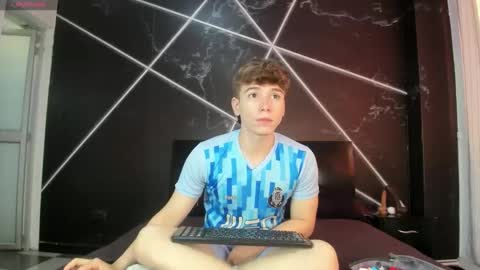 Femboy Max online show from November 27, 2025, 11:56 am