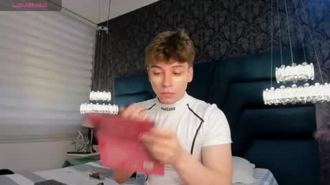 Snapshot of femboy_max chatting on July 10, 2026, 11:57 am Femboy Max online show from July 10, 2026, 11:57 am