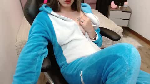 Alejandra online show from February 20, 2025, 8:28 am