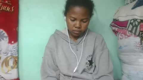 fenou122745 online show from September 15, 2025, 7:03 pm