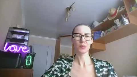 Snapshot of feraliss chatting on March 13, 2026, 11:17 am feraliss online show from March 13, 2026, 11:17 am